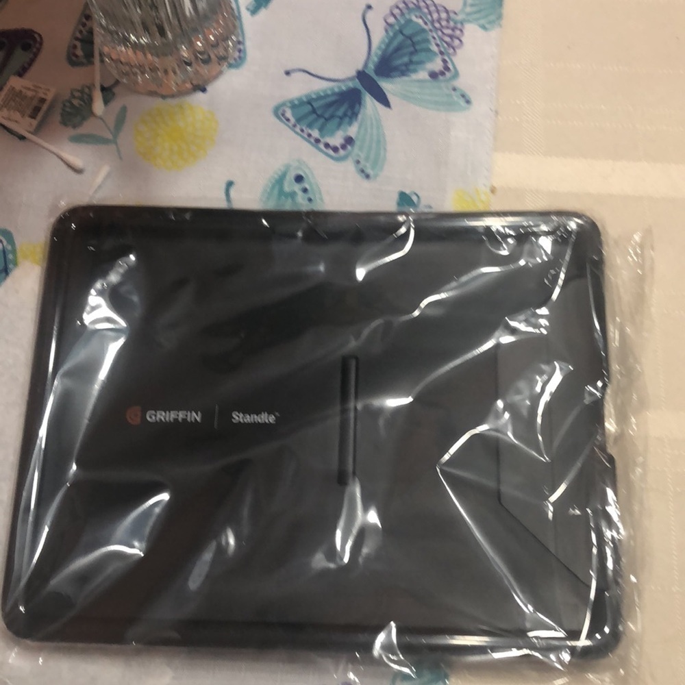 Standable display/carrying case for iPad - Picture 6 of 6
